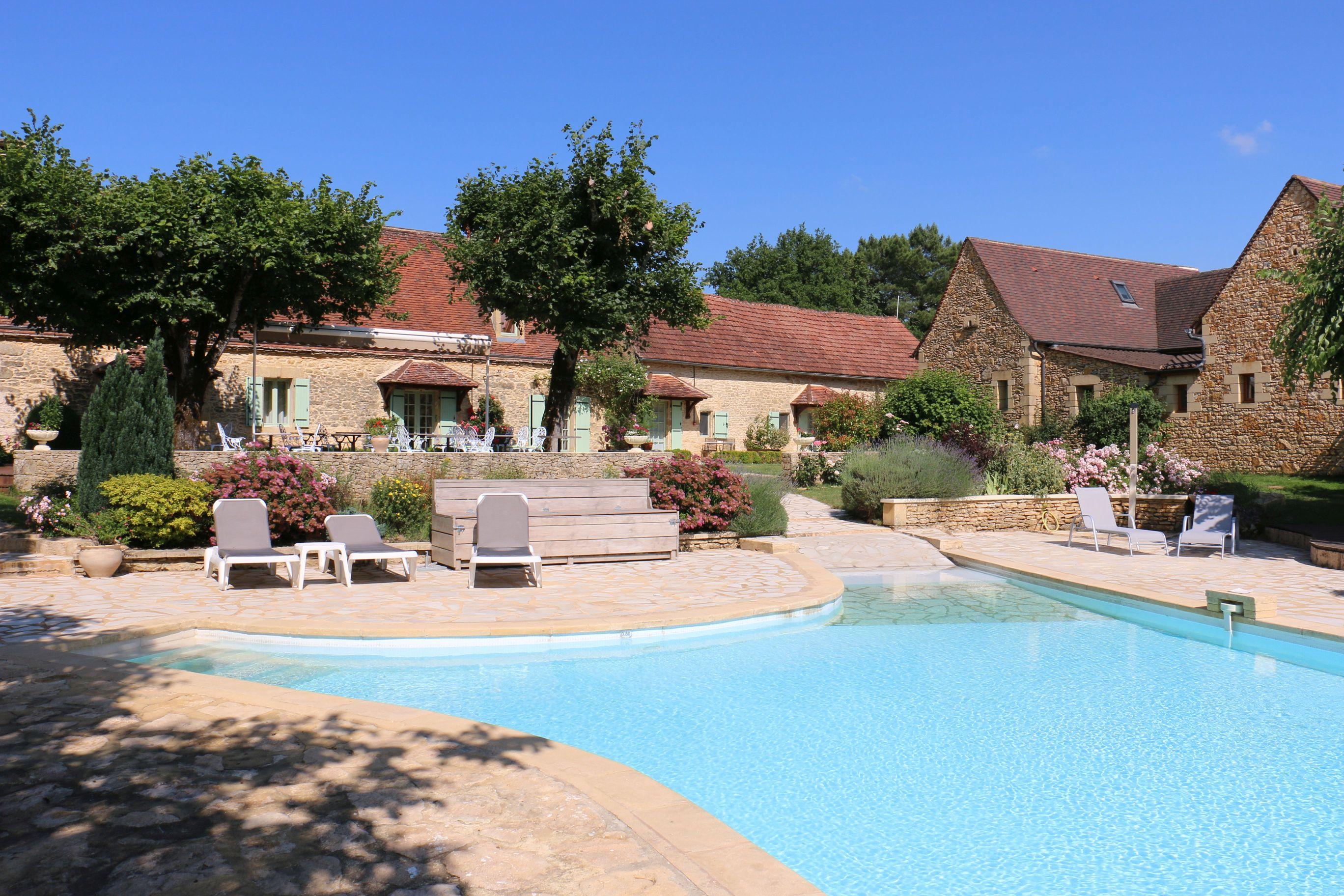 Hotel De La Ferme Lamy Meyrals Exteriör bild