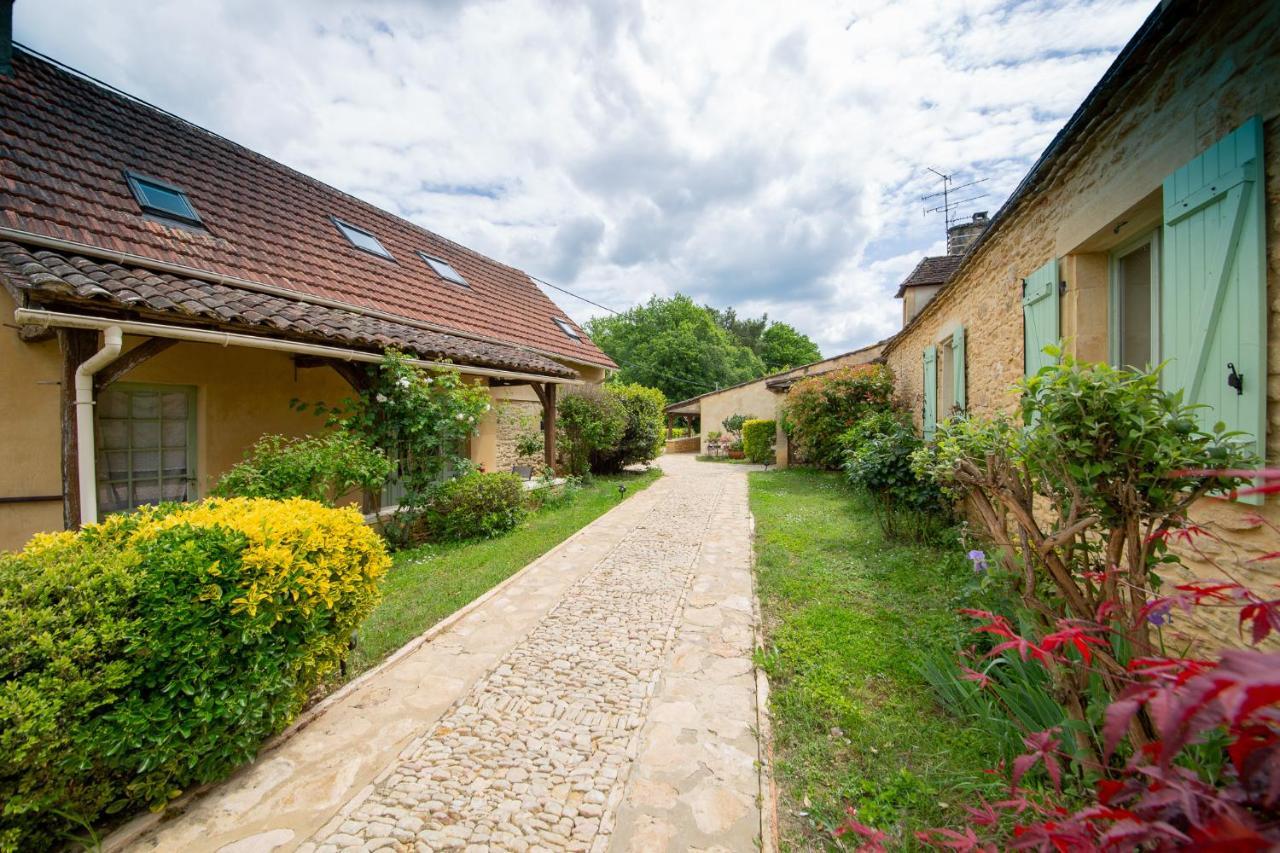 Hotel De La Ferme Lamy Meyrals Exteriör bild
